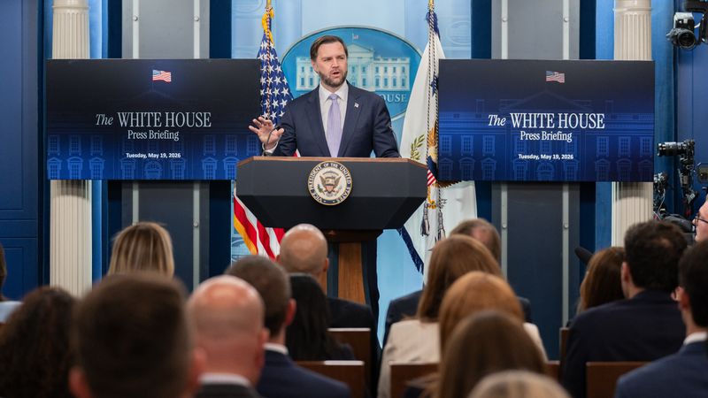 ТРАМП ЈА СПРОВЕДЕ ЗАБРАНАТА, НОВИНАРИТЕ НА „СИ-ЕН-ЕН“ И „ПОЛИТИКО“ ИЗБРКАНИ ОД БЕЛАТА КУЌА