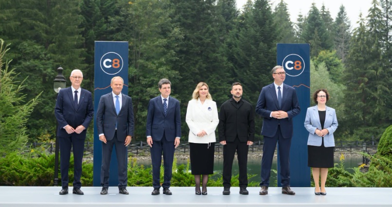 ЗЕЛЕНСКИ ФОРМИРАШЕ НОВА РЕГИОНАЛНА ГРУПАЦИЈА СО СРБИЈА, УНГАРИЈА И СЛОВАЧКА ЗЕЛЕНСКИ ФОРМИРАШЕ НОВА РЕГИОНАЛНА ГРУПАЦИЈА СО СРБИЈА, УНГАРИЈА И СЛОВАЧКА