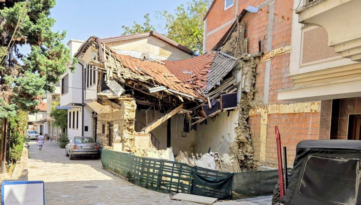 ПО ОБВИНЕНИЕТО ЗА ШЕСТМИНА ЗА РУШЕЊЕ НА СПОМЕН-КУЌАТА НА ВЛАДО МАЛЕСКИ ВО СТРУГА ЌЕ СЛЕДИ ОБНОВА И ЗАШТИТА НА ОБЈЕКТОТ ПО ОБВИНЕНИЕТО ЗА ШЕСТМИНА ЗА РУШЕЊЕ НА СПОМЕН-КУЌАТА НА ВЛАДО МАЛЕСКИ ВО СТРУГА ЌЕ СЛЕДИ ОБНОВА И ЗАШТИТА НА ОБЈЕКТОТ