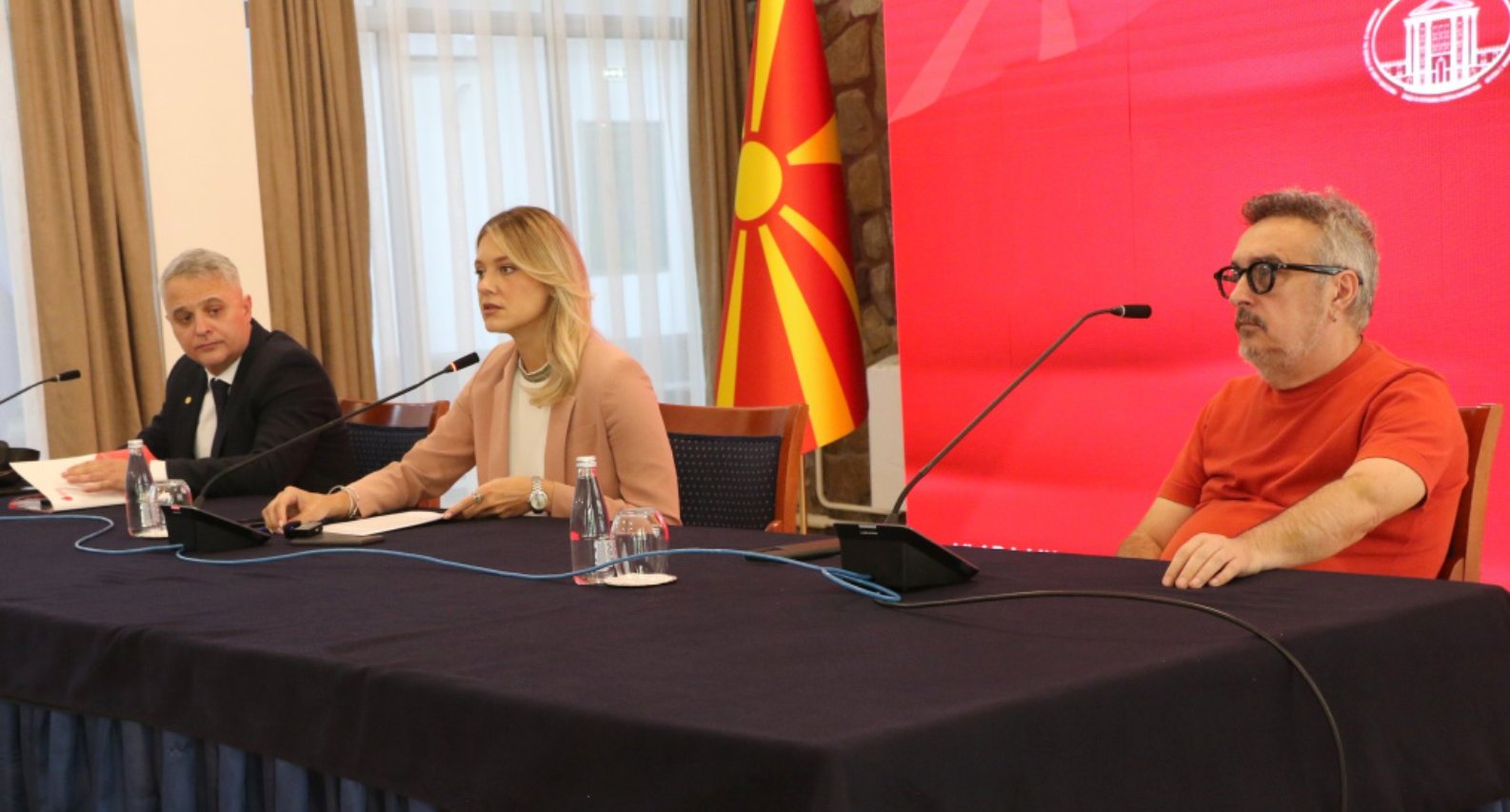ДРЖАВНА ЛОТАРИЈА ДАЛА ПЕТ МИЛИОНИ ЕВРА ЗА ПРОСЛАВАТА НА 35 ГОДИНИ НЕЗАВИСНОСТ, КАЖА ДЕКА ТОА НЕ СЕ ДРЖАВНИ ПАРИ, ТУКУ НА КОМПАНИЈАТА ДРЖАВНА ЛОТАРИЈА ДАЛА ПЕТ МИЛИОНИ ЕВРА ЗА ПРОСЛАВАТА НА 35 ГОДИНИ НЕЗАВИСНОСТ, КАЖА ДЕКА ТОА НЕ СЕ ДРЖАВНИ ПАРИ, ТУКУ НА КОМПАНИЈАТА