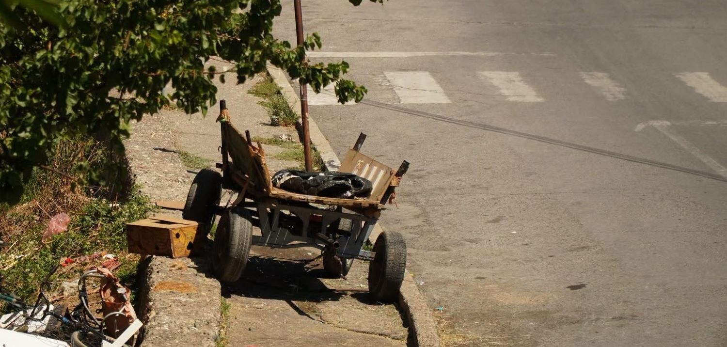 ЏАБЕ ГИ КАЗНУВАМЕ СОПСТВЕНИЦИТЕ НА ЗАПРЕЖНИ КОЛИ ВО ВЕЛЕС КОИ НЕ ЈА ПОЧИТУВААТ ОБВРСКАТА ДА НОСАТ ТОРБИЧКА ЗА ИЗМЕТОТ ОД КОЊИТЕ, ВЕЛИ КОЛЕВ ЏАБЕ ГИ КАЗНУВАМЕ СОПСТВЕНИЦИТЕ НА ЗАПРЕЖНИ КОЛИ ВО ВЕЛЕС КОИ НЕ ЈА ПОЧИТУВААТ ОБВРСКАТА ДА НОСАТ ТОРБИЧКА ЗА ИЗМЕТОТ ОД КОЊИТЕ, ВЕЛИ КОЛЕВ