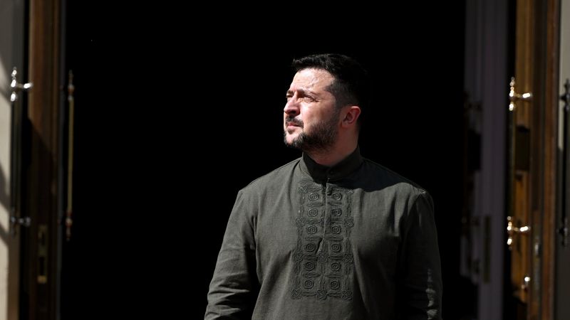 ЗЕЛЕНСКИ ГИ ПРЕДУПРЕДИ АВИОКОМПАНИИТЕ ДА НЕ ЛЕТААТ НАД РУСИЈА, НАЈАВИ ЗАСИЛУВАЊЕ НА НАПАДИТЕ СО ДРОНОВИ