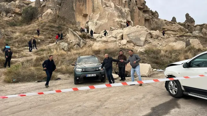 ДВАЈЦА ЗАГИНАТИ ВО УРИВАЊЕ НА КАРПА ВО ТУРИСТИЧКА АТРАКЦИЈА ВО КАПАДОКИЈА