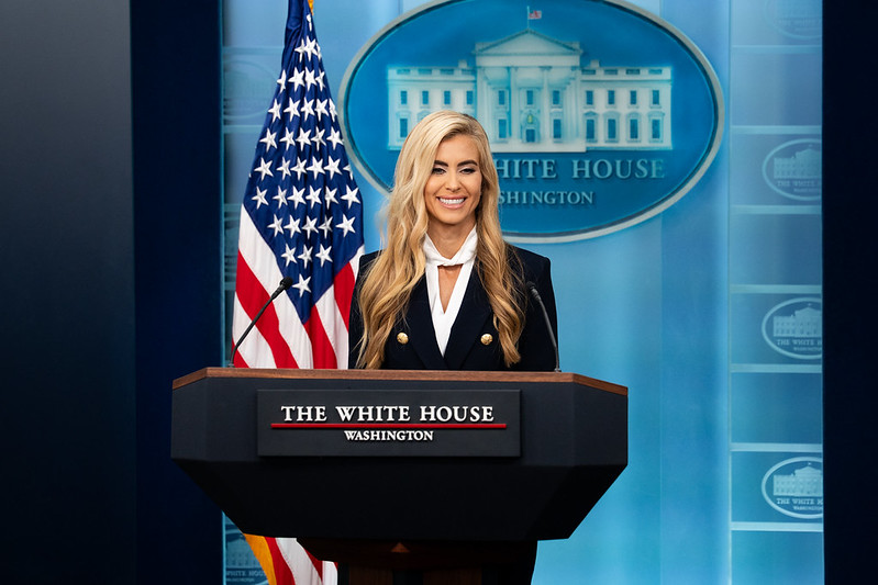 НОВАТА ПОРТПАРОЛКА НА ТРАМП КЕЈТИ ЗАКАРИЈА ДОБИ ОТКАЗ ПО ПОМАЛКУ ОД ЕДНА НЕДЕЛА НА ФУНКЦИЈАТА