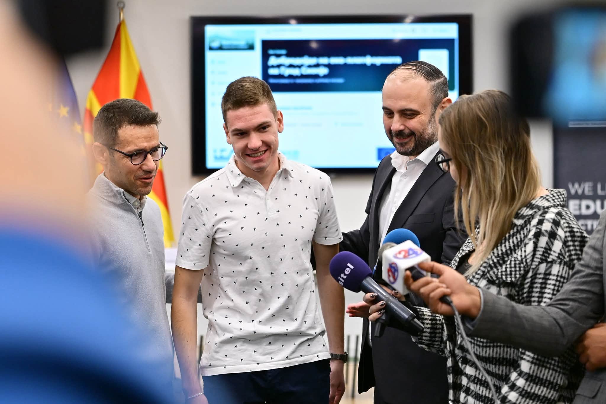 ПРОМОВИРАНА ПЛАТФОРМА ЗА ПРИЈАВУВАЊЕ ЃУБРЕ И ЗАГАДУВАЧИ ВО СКОПЈЕ, ЃОРЃИЕВСКИ ВЕЛИ ЌЕ ЈА ПОДОБРИ ХИГИЕНАТА ВО ГРАДОТ ПРОМОВИРАНА ПЛАТФОРМА ЗА ПРИЈАВУВАЊЕ ЃУБРЕ И ЗАГАДУВАЧИ ВО СКОПЈЕ, ЃОРЃИЕВСКИ ВЕЛИ ЌЕ ЈА ПОДОБРИ ХИГИЕНАТА ВО ГРАДОТ