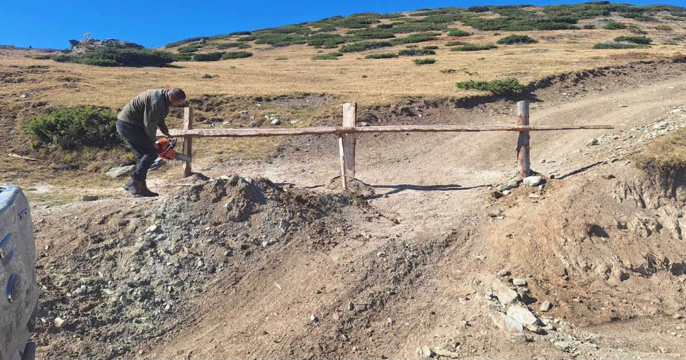 ПОСТАВЕНИ ФИЗИЧКИ БАРИЕРИ ВО ПЛАНИНСКИТЕ ПРЕДЕЛИ НА НАЦИОНАЛНИОТ ПАРК „ШАР ПЛАНИНА“ ЗА ДА СЕ СПРЕЧИ ДВИЖЕЊЕТО СО МОТОРНИ ВОЗИЛА ПОСТАВЕНИ ФИЗИЧКИ БАРИЕРИ ВО ПЛАНИНСКИТЕ ПРЕДЕЛИ НА НАЦИОНАЛНИОТ ПАРК „ШАР ПЛАНИНА“ ЗА ДА СЕ СПРЕЧИ ДВИЖЕЊЕТО СО МОТОРНИ ВОЗИЛА