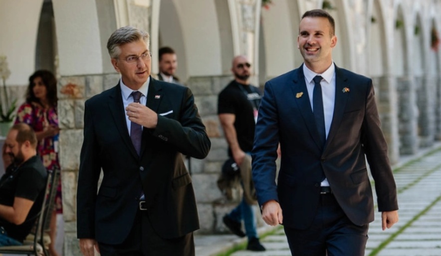 ХРВАТСКА Ѝ ПОСТАВИ УСЛОВИ НА ЦРНА ГОРА ЗА ЧЛЕНСТВО ВО ЕУ, ПЛЕНКОВИЌ ВЕЛИ ДЕКА ТОА НЕ Е ИСТО КАКО ШТО НЕКОИ 21 ГОДИНА ЈА БЛОКИРААТ МАКЕДОНИЈА ХРВАТСКА Ѝ ПОСТАВИ УСЛОВИ НА ЦРНА ГОРА ЗА ЧЛЕНСТВО ВО ЕУ, ПЛЕНКОВИЌ ВЕЛИ ДЕКА ТОА НЕ Е ИСТО КАКО ШТО НЕКОИ 21 ГОДИНА ЈА БЛОКИРААТ МАКЕДОНИЈА