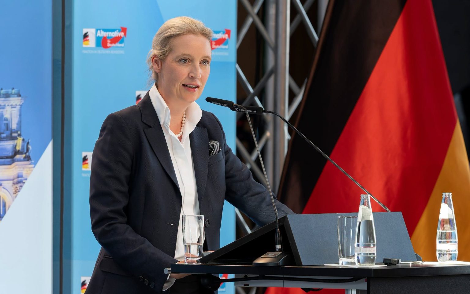 КРАЈНОДЕСНИЧАРСКАТА АФД ЌЕ ПРЕТСТАВИ ПЛАН ЗА РЕФОРМИ НА ЕУ, АКО НЕ СЕ СПРОВЕДАТ, НАЈАВИ РЕФЕРЕНДУМ ЗА ИЗЛЕГУВАЊЕ НА ГЕРМАНИЈА ОД БЛОКОТ