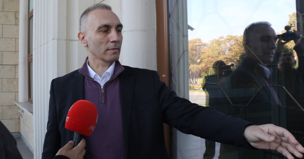 ГРУБИ ЌЕ ЈА ВИКА ВО СУД ДА СВЕДОЧИ ЦЕЛА ВЛАДА НА СДСМ И ДУИ, ОСВЕН ДИМИТАР КОВАЧЕВСКИ КОГО ГО ЗАМЕНУВАЛ НА СЕДНИЦАТА ЗА КУПУВАЊЕ ВИДЕОЛОТАРИСКИ ТЕРМИНАЛИ ГРУБИ ЌЕ ЈА ВИКА ВО СУД ДА СВЕДОЧИ ЦЕЛА ВЛАДА НА СДСМ И ДУИ, ОСВЕН ДИМИТАР КОВАЧЕВСКИ КОГО ГО ЗАМЕНУВАЛ НА СЕДНИЦАТА ЗА КУПУВАЊЕ ВИДЕОЛОТАРИСКИ ТЕРМИНАЛИ