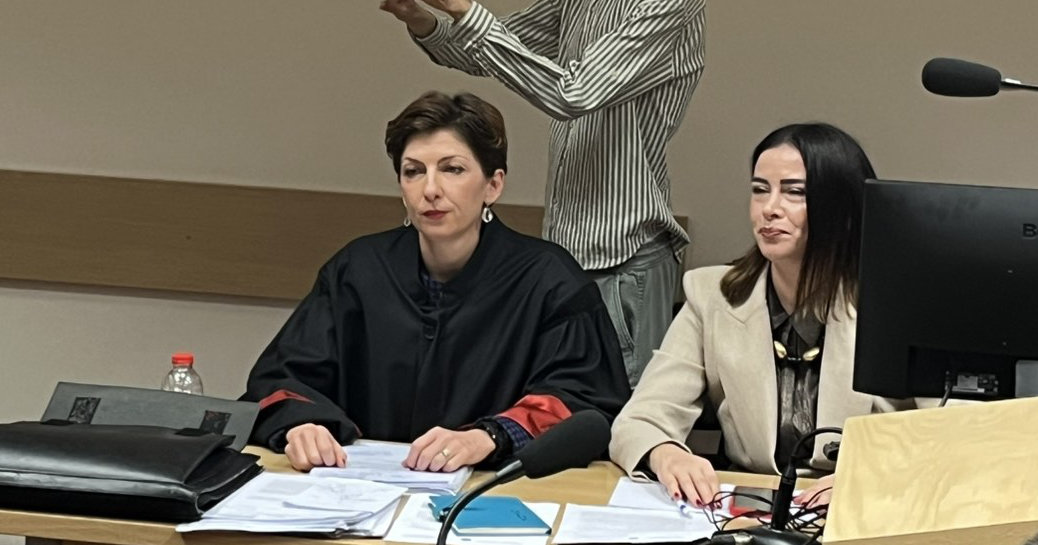 ВЕШТАКОТ ПЛАТЕН ОД ОБВИНЕТИОТ ЃОКО РИСТОВ, ЗА НАЈДЕНАТА ДНК НА ПАРИТЕ ВО ЅИД, СО СИГУРНОСТ ТВРДИ ДЕКА ЛИВЧИЊАТА СО СУМИ ГИ ПИШУВАЛА МАЈКАТА ДОНКА РИСТОВА ВЕШТАКОТ ПЛАТЕН ОД ОБВИНЕТИОТ ЃОКО РИСТОВ, ЗА НАЈДЕНАТА ДНК НА ПАРИТЕ ВО ЅИД, СО СИГУРНОСТ ТВРДИ ДЕКА ЛИВЧИЊАТА СО СУМИ ГИ ПИШУВАЛА МАЈКАТА ДОНКА РИСТОВА
