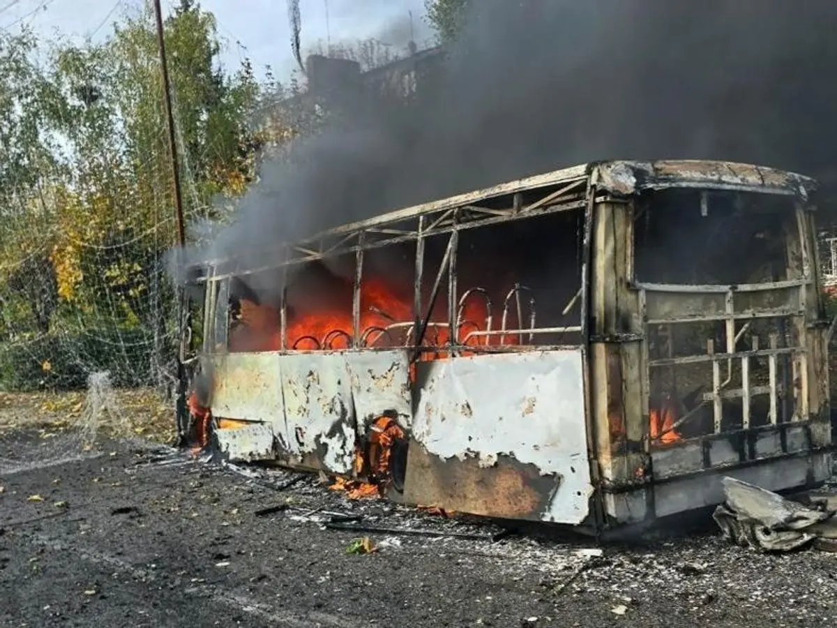 НАЈМАЛКУ 33 ЗАГИНАТИ ОТКАКО РУСКИ БОМБИ ПОГОДИЈА ДВА АВТОБУСА ВО КРАМАТОРСК НАЈМАЛКУ 33 ЗАГИНАТИ ОТКАКО РУСКИ БОМБИ ПОГОДИЈА ДВА АВТОБУСА ВО КРАМАТОРСК