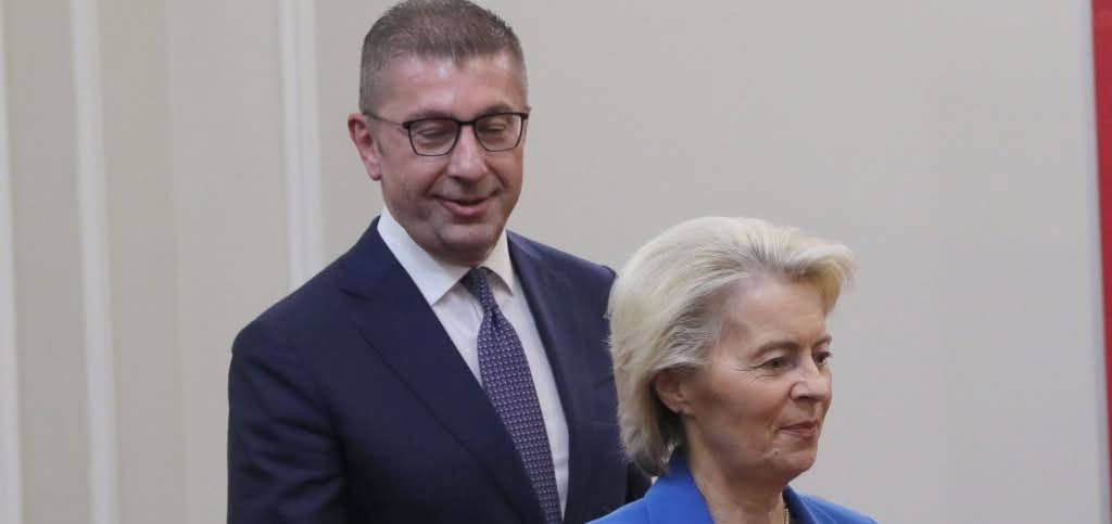 ДОЈДЕ ВРЕМЕ ЕУ ДА НИ ДАДЕ ПОСИЛНА ПОДДРШКА ВО РЕШАВАЊЕ НА СПОРОТ СО БУГАРИЈА, РЕЧЕ МИЦКОСКИ ПО СРЕДБАТА СО ФОН ДЕР ЛАЈЕН