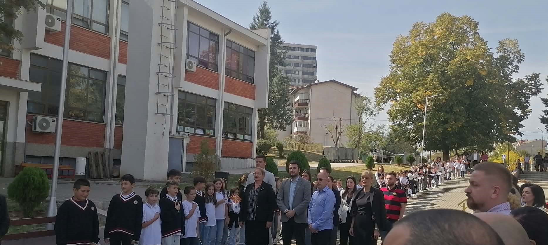 ЕДИНСТВЕНОТО ШТИПСКО ШКОЛО ШТО ЗАБРАНИ МОБИЛКИ И НЕЗДРАВА ХРАНА ДОБИ СПОРТСКА САЛА ЕДИНСТВЕНОТО ШТИПСКО ШКОЛО ШТО ЗАБРАНИ МОБИЛКИ И НЕЗДРАВА ХРАНА ДОБИ СПОРТСКА САЛА