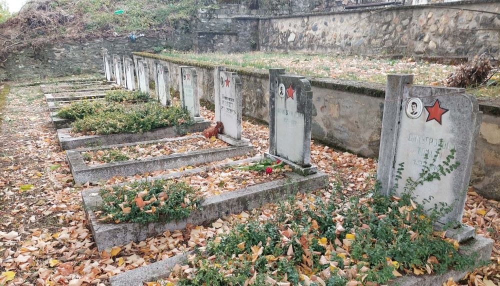 НЕМА КОЈ ДА ГИ УРЕДИ РАСПАДНАТИТЕ ПАРТИЗАНСКИ ГРОБИШТА ВО БИТОЛА, А БУГАРИЈА, СРБИЈА, ФРАНЦИЈА И ГЕРМАНИЈА СИ ГИ ОДРЖУВААТ СРЕДЕНИ СВОИТЕ ВОЕНИ ГРОБИШТА ОД ПРВАТА СВЕТСКА ВОЈНА