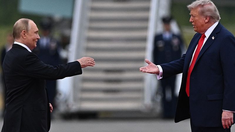 ТРАМП ПРИФАЌА СРЕДБА СО ПУТИН И ШЈИ, НО НЕ ЗА ДА РАЗГОВАРААТ ЗА УКРАИНА ТРАМП ПРИФАЌА СРЕДБА СО ПУТИН И ШЈИ, НО НЕ ЗА ДА РАЗГОВАРААТ ЗА УКРАИНА