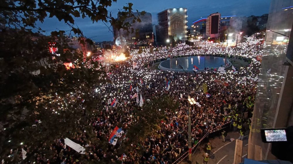 ВУЧИЌ ОБВИНИ НА ЗАВРШНИОТ ПРЕДИЗБОРЕН МИТИНГ ДЕКА СРБИЈА Е НАПАДНАТА ОДНАДВОР, СТУДЕНТСКАТА ЛИСТА СО ОГРОМЕН СОБИР ВО БЕЛГРАД ВУЧИЌ ОБВИНИ НА ЗАВРШНИОТ ПРЕДИЗБОРЕН МИТИНГ ДЕКА СРБИЈА Е НАПАДНАТА ОДНАДВОР, СТУДЕНТСКАТА ЛИСТА СО ОГРОМЕН СОБИР ВО БЕЛГРАД