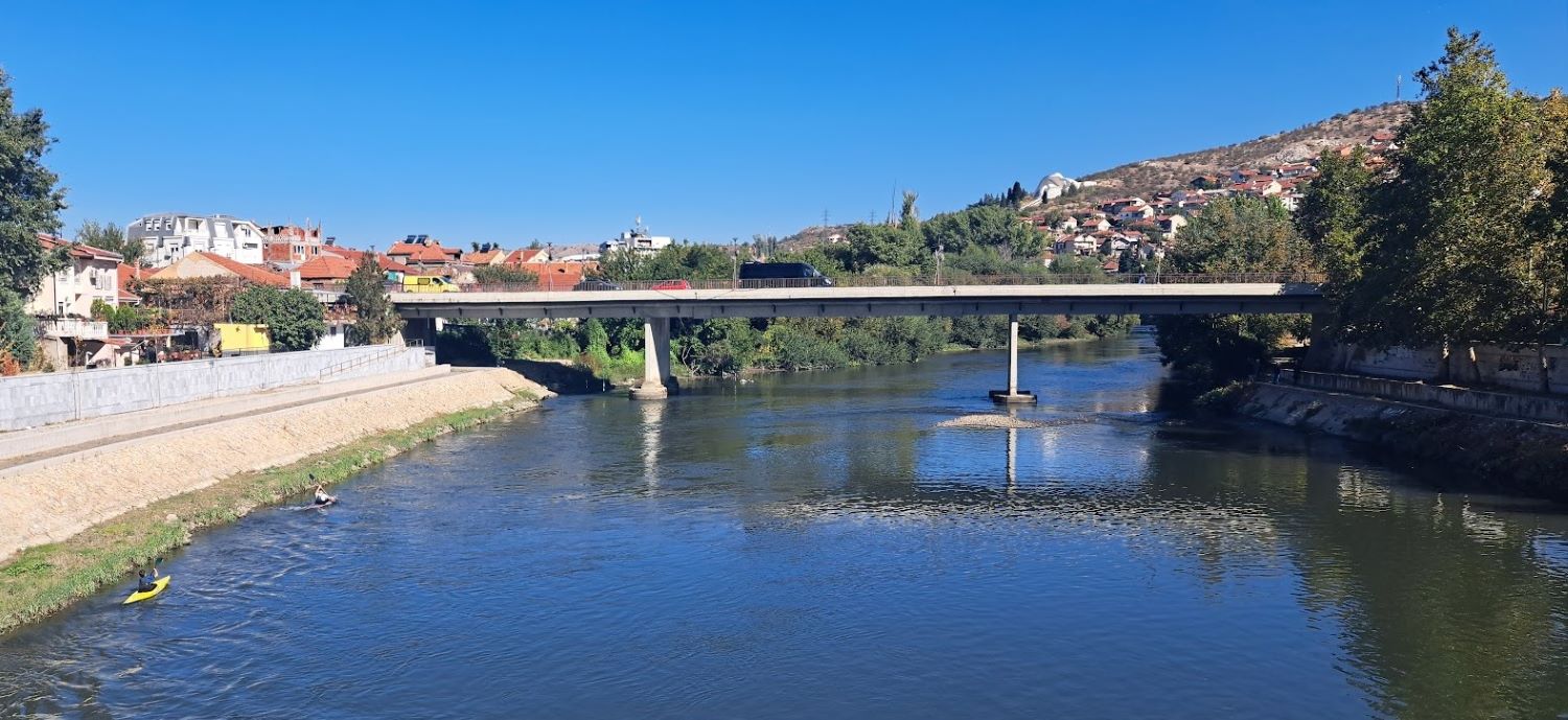 ВОДАТА ВО ВАРДАР НИЗ ВЕЛЕС Е ЗАГАДЕНА СО ФЕКАЛНИ БАКТЕРИИ ВОДАТА ВО ВАРДАР НИЗ ВЕЛЕС Е ЗАГАДЕНА СО ФЕКАЛНИ БАКТЕРИИ